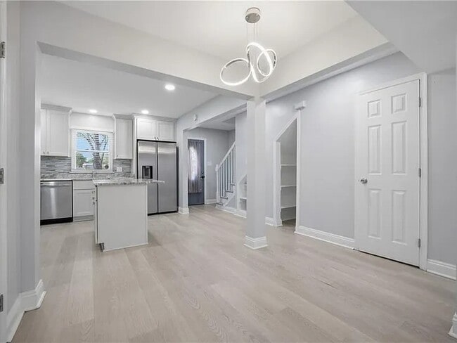 Photo - 712 White Hall Ln