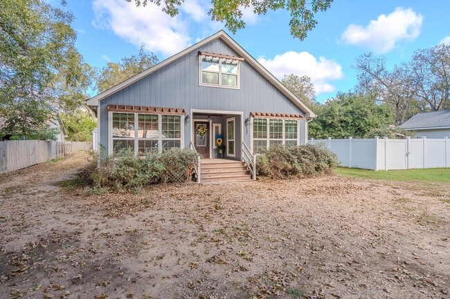 Photo - 722 Riveredge Dr