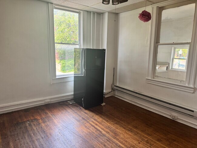 Large living/dining room - 3137 N Calvert St Unit 2