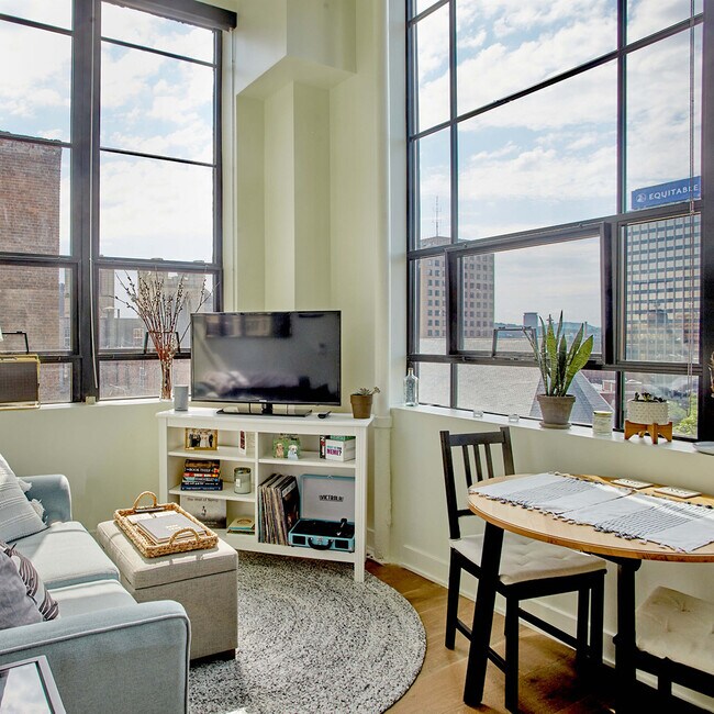 Photo - 351 S Warren St