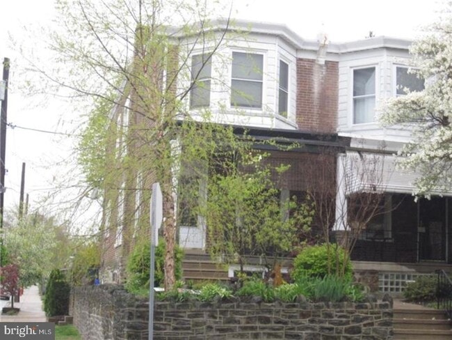 Photo - 460 Shurs Ln