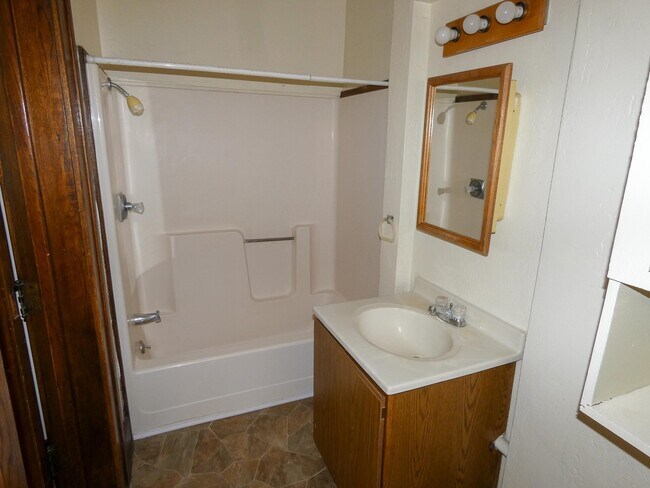 Photo - 15 E Main St