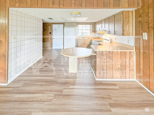 Photo - 715 W Daughtery Rd