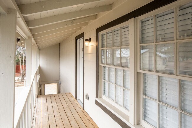 Photo - 407 Sarah St Unit C