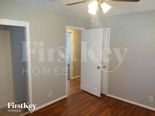 Photo - 518 Rebecca St