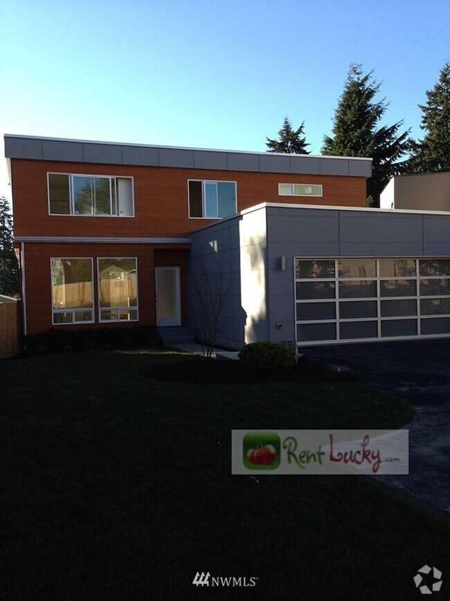 Building Photo - Spectacular 5-Bedroom Seattle Home in Pine...