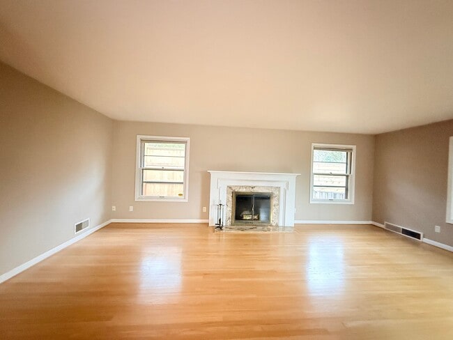 Photo - Beautiful 4 Bedroom Home with Fully Fenced Backyard!