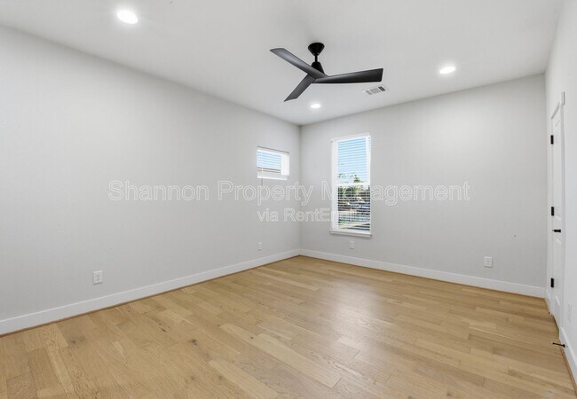 Photo - 2204 Lou Ellen Ln Unidad C