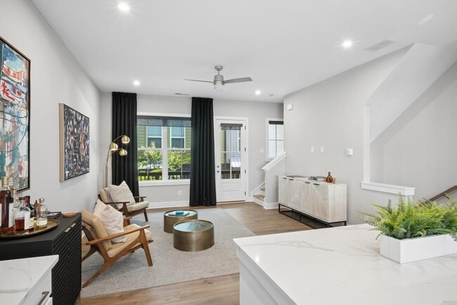 Photo - 500 Zeal St SE
