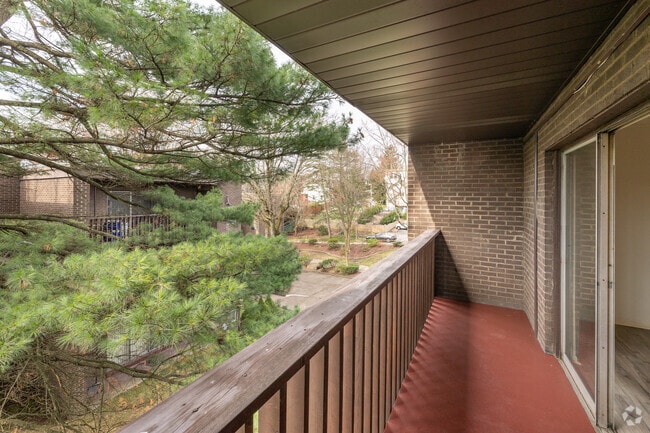 2BR , 1BA - 1,073SF - Patio