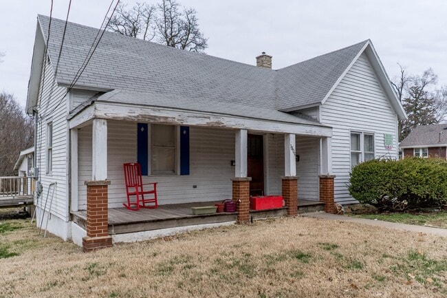 Building Photo - 1309 Windsor St Unit Apt B