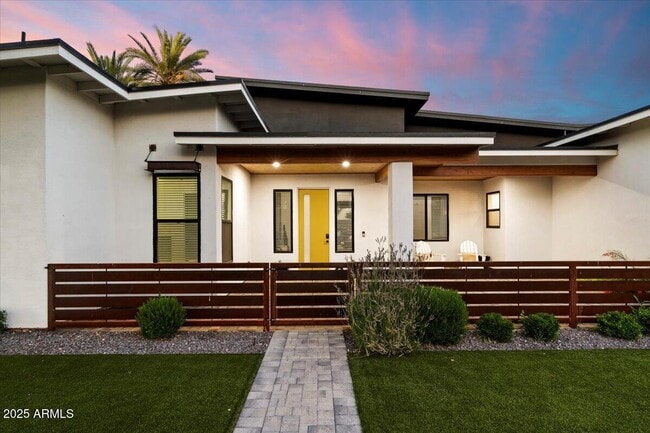 Photo - 2225 N 38th Way House