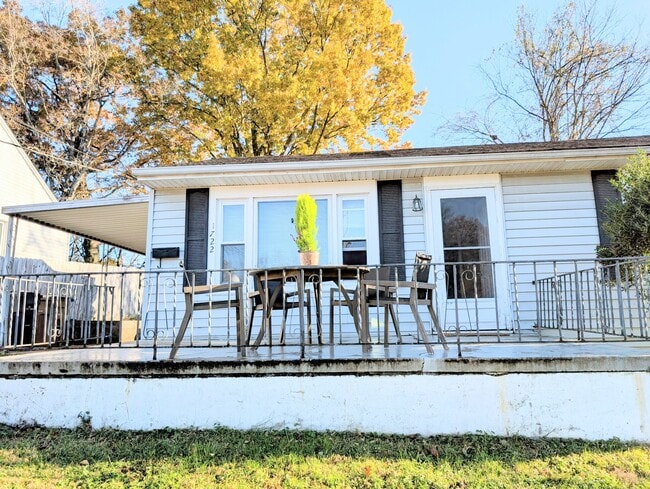 Photo - 1722 Nickerson Ave