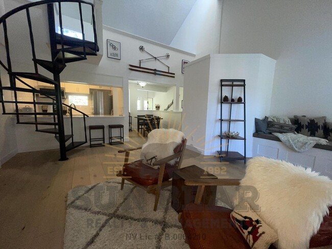 Building Photo - Beautiful 2 Bedroom in Incline! Unit 12