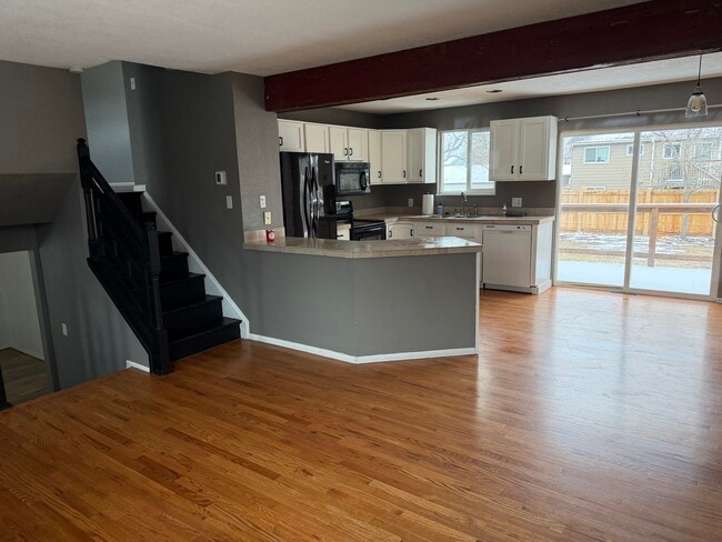 Photo - 10538 Queen St