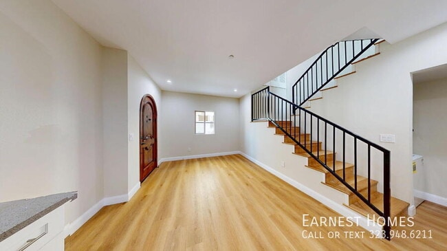 Photo - 310 N 3rd St Unidad A