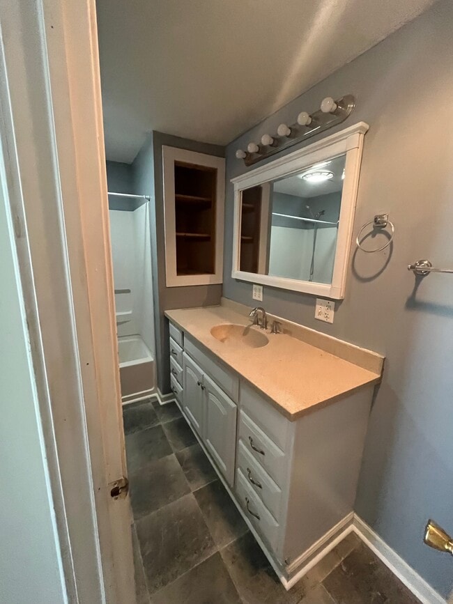 Photo - 38. W. University Street Unit B