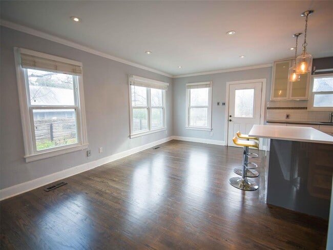 Photo - 701 Bouldin Ave