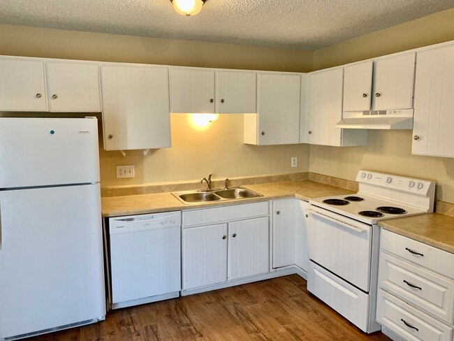 Photo - Spacious 3 Bedroom