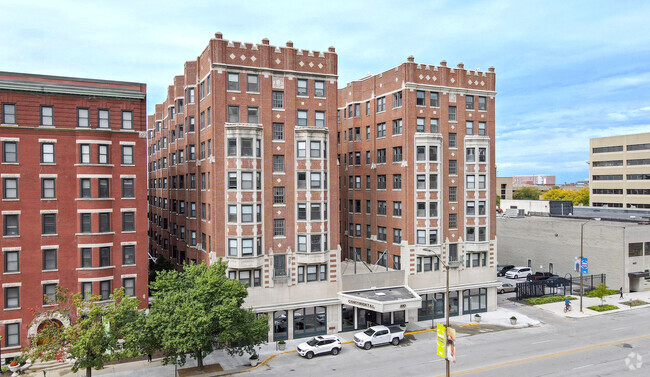 Continental Towers - The Continental Towers at Vermont Place Apartments