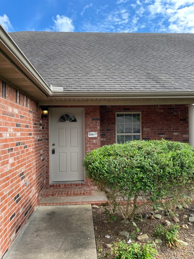 Photo - 3201 SW Amberwood Ave