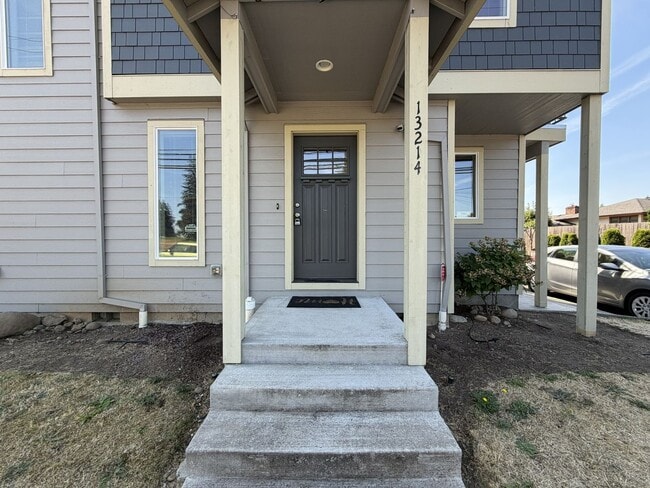 Photo - 13214 NE Glisan St