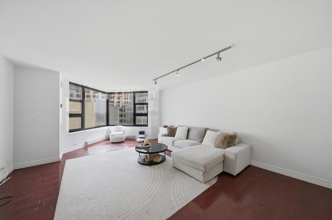 Photo - 401 E Ontario St Unidad 803