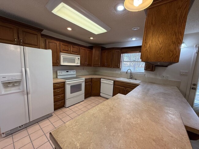 Photo - 4 Bed Brick Home! Zia School District! - Pets Welcome!!!