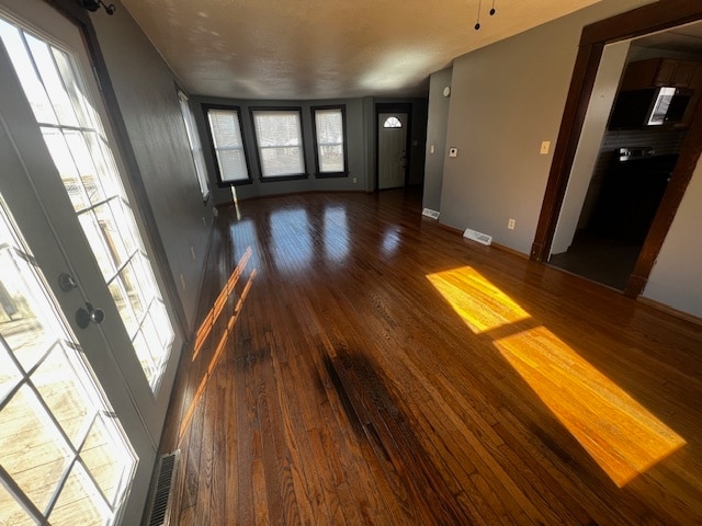 Photo - 817 W 7th St