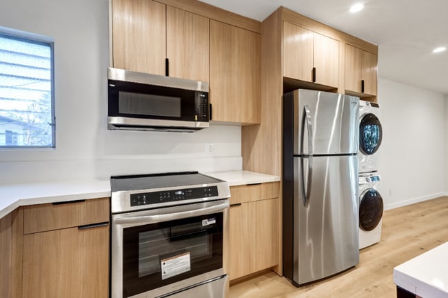 Photo - 2525 Beverley Ave Unit 10