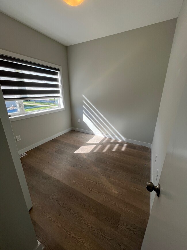 Photo - 720 Kylemore Ave