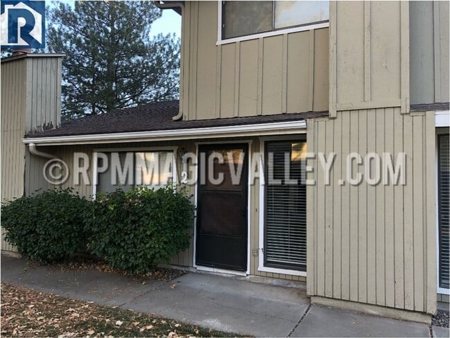 Photo - 747 Meadows Dr