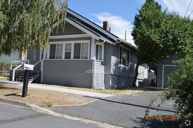 Building Photo - 210 McKinley St Rental