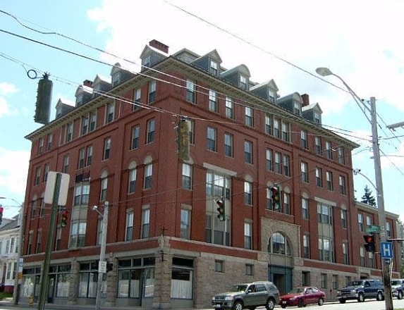 Building Photo - 79 Bramhall St Unit 2C