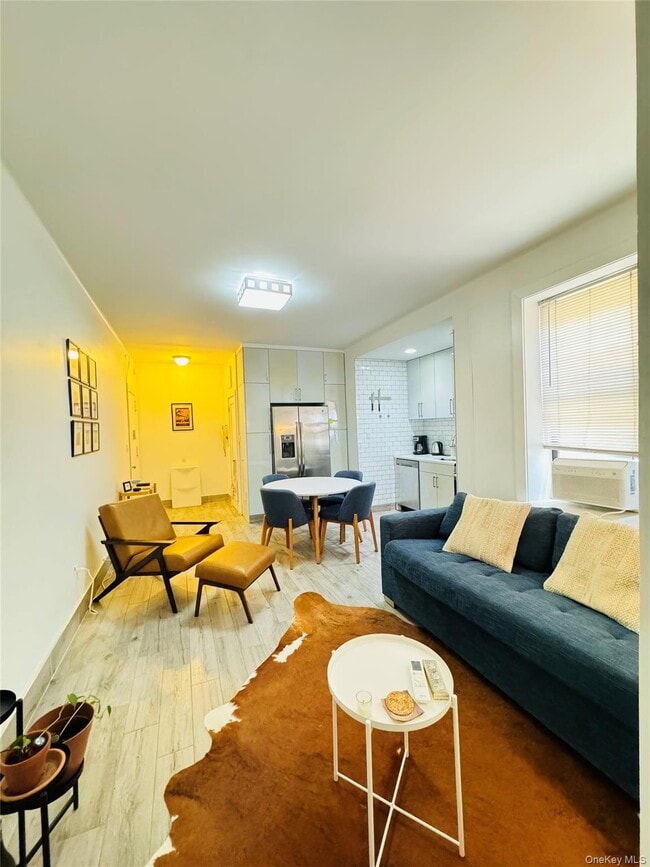Building Photo - 43-30 46th St Unit 1K