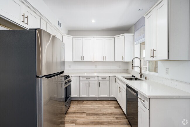 2BR, 2BA - 1100SF - Kitchen