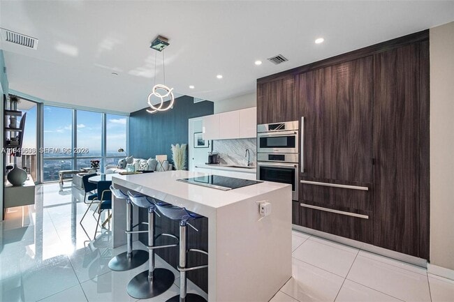 Building Photo - 851 NE 1st Ave Unit 4108