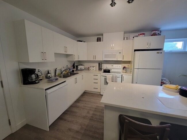 Photo - 4 Bed 2 Bath on Maitland Unit B