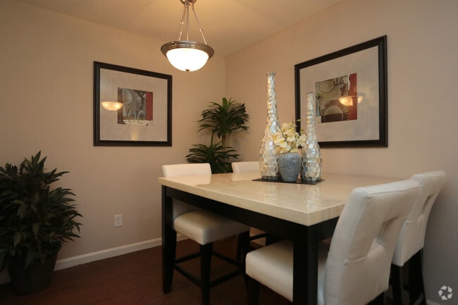 Dining Area - London Belle