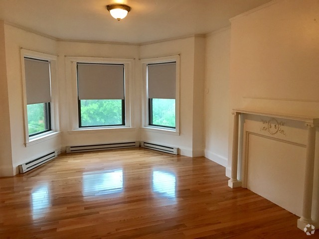 Building Photo - 1061 Beacon St Unit 7 Rental