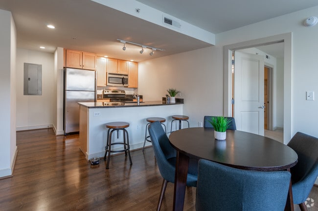 2 BR, 2 BA - 910 SF