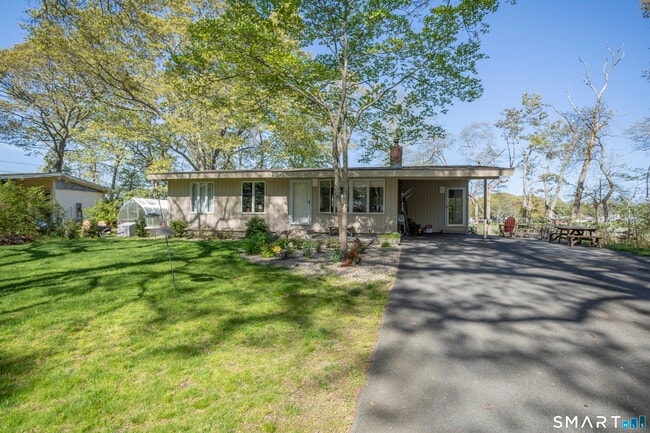 Photo - 18 Cedarwood Ln