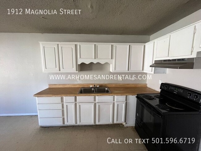 Photo - 1912 N Magnolia St