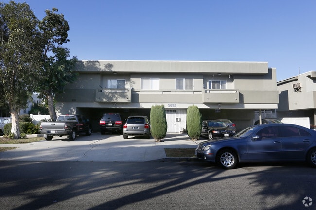 3685 Jasmine Ave