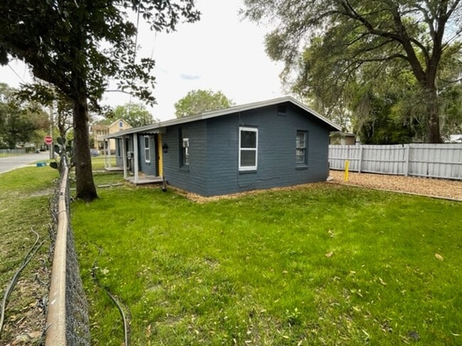 Photo - Beautiful 2 Bed 1 Bath House In Fifth Ave Neighborhood