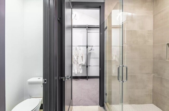 Building Photo - 1404 Goliad St