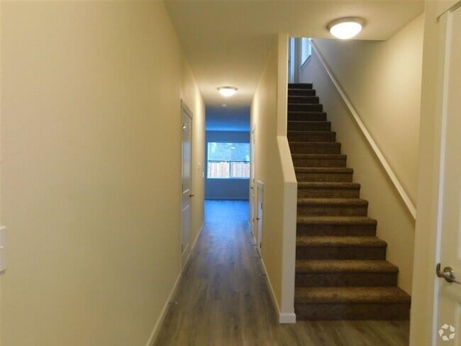 Building Photo - 569 Unit 1172 SE Academy St. Rental