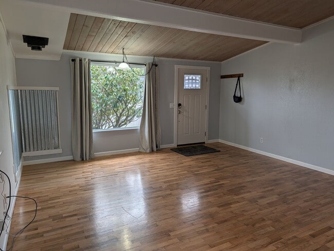 Photo - 825 N Laventure Rd