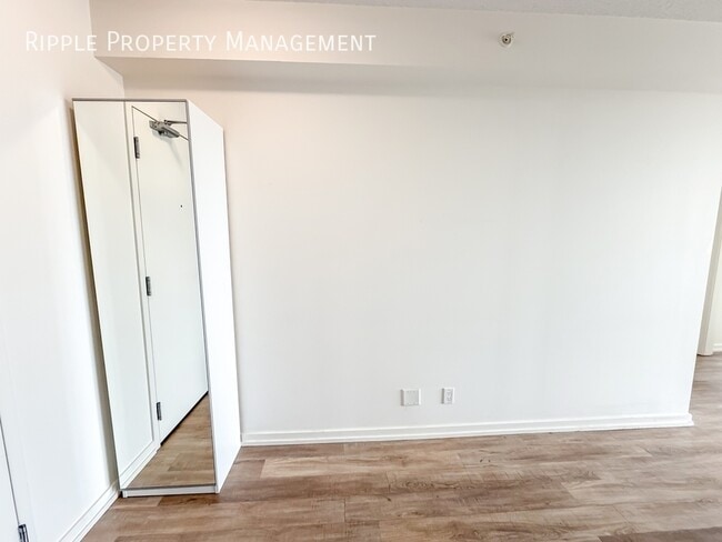 Photo - Modern 1 Beds, 1 Baths Apartment/Condo | Pets Not Allowed Unit 1407