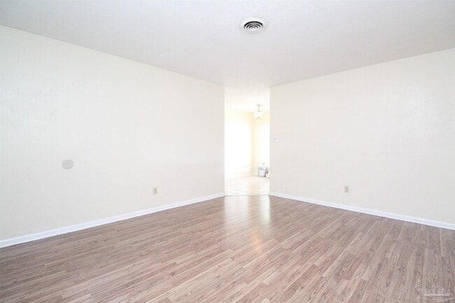 Photo - 106 St Regis Dr